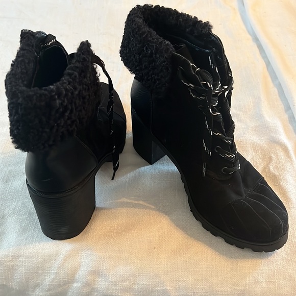 Black ankle boots - Picture 2 of 3